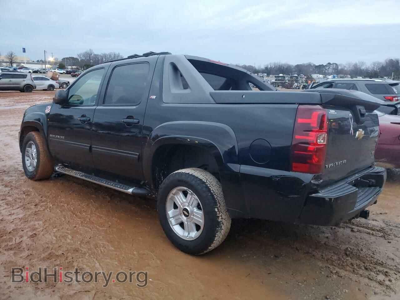 2011 CHEVROLET AVALANCHE - VIN: 3GNTKFE36BG272183 - Фото 2