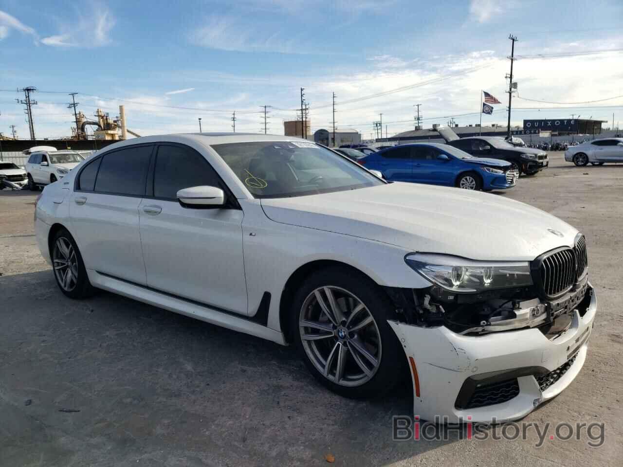 Фотография WBA7J2C58HG497667 - BMW 7 SERIES 2017