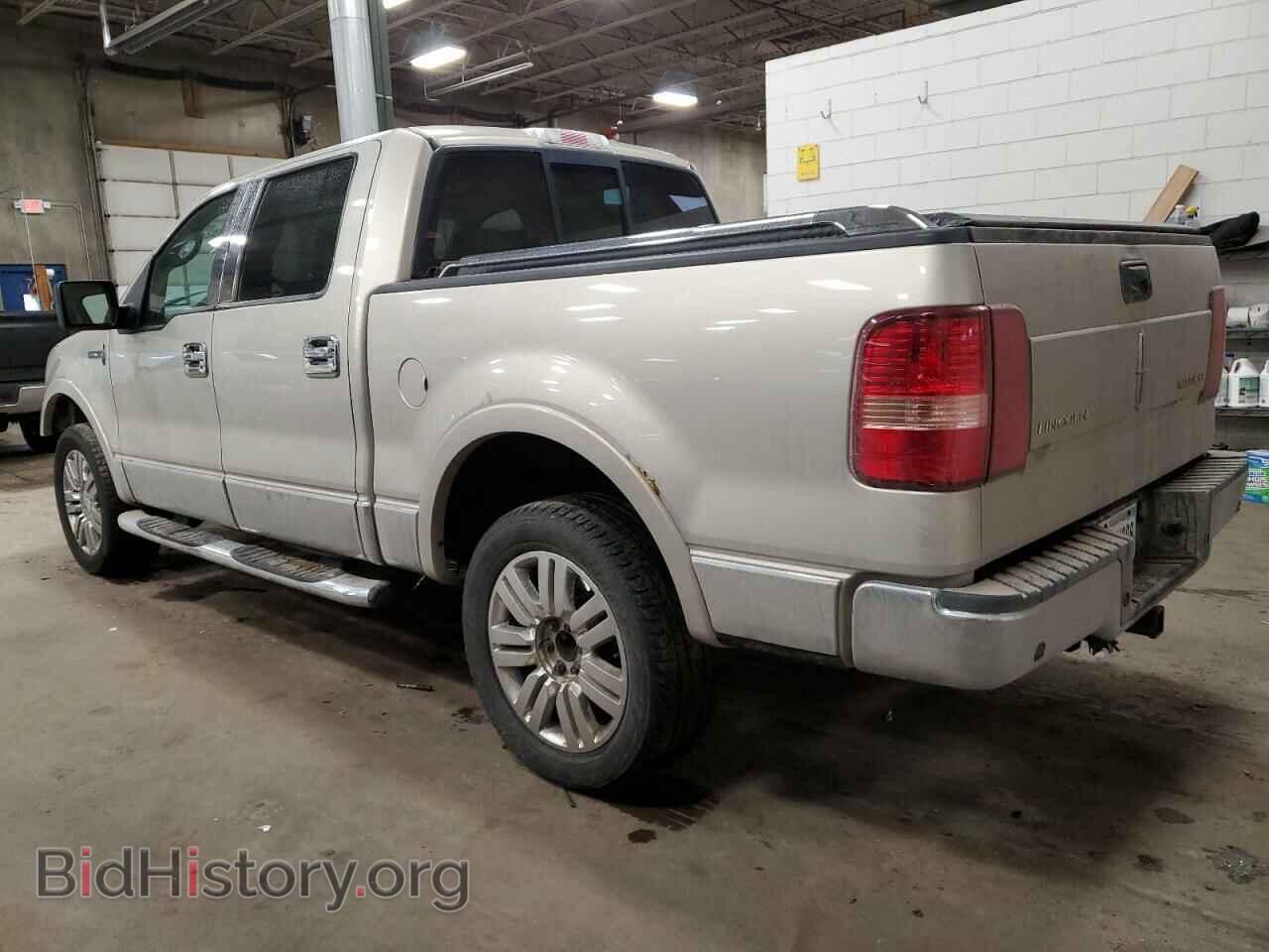 2006 LINCOLN MARK LT - VIN: 5LTPW18546FJ24908 - Фото 2