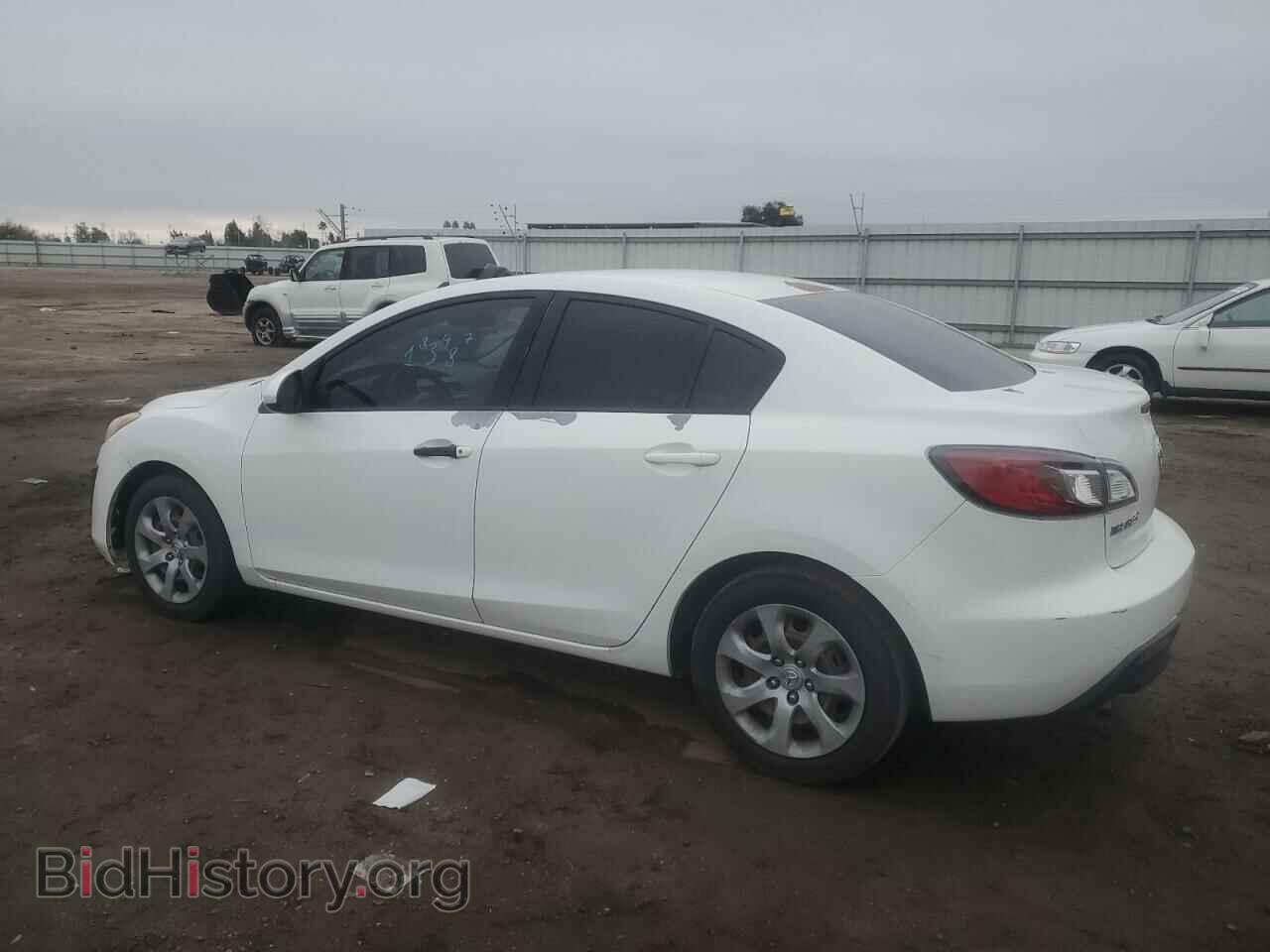2011 MAZDA 3 - VIN: JM1BL1UG1B1479409 - Фото 2