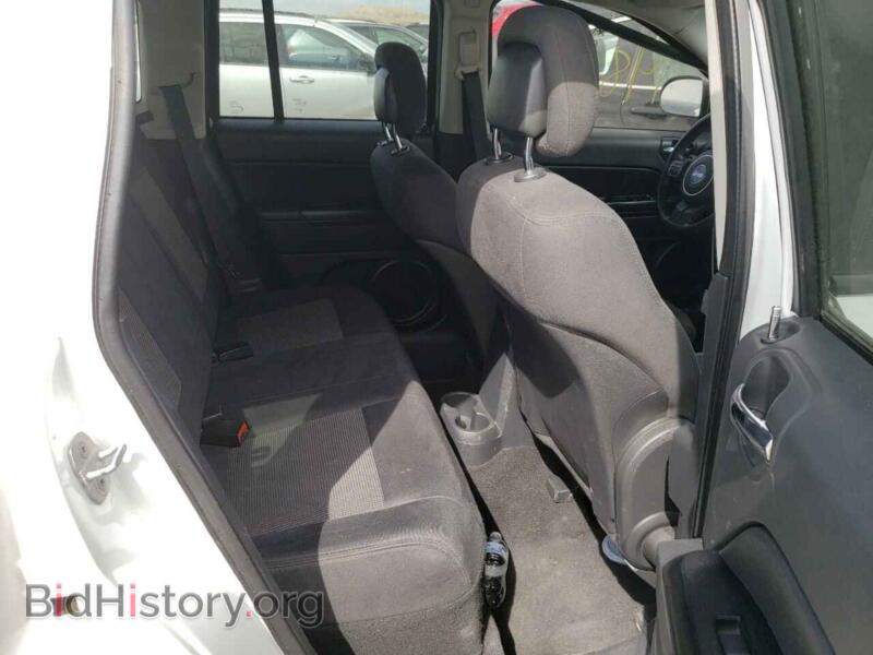 2011 Jeep COMPASS (VIN 1J4NF1FB4BD197182) — фото 6 из 10