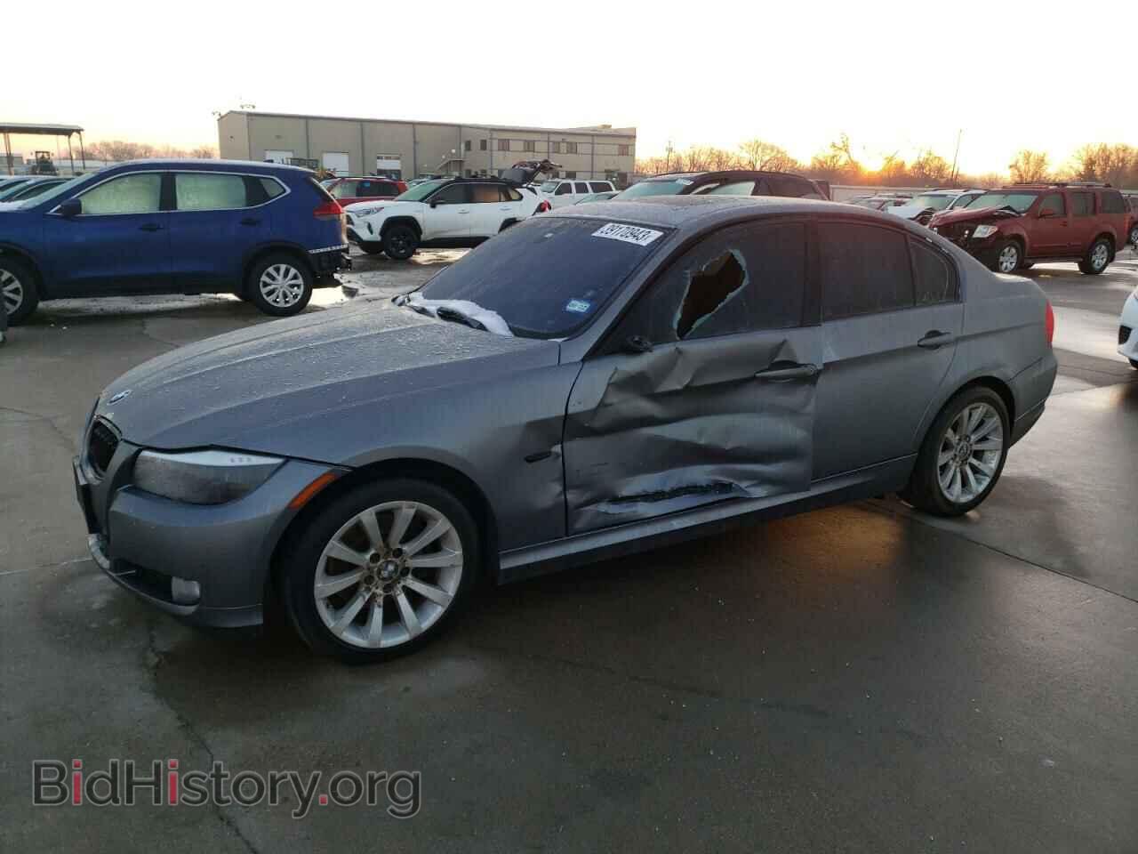 Photo WBAPH7C58BE682989 - BMW 3 SERIES 2011