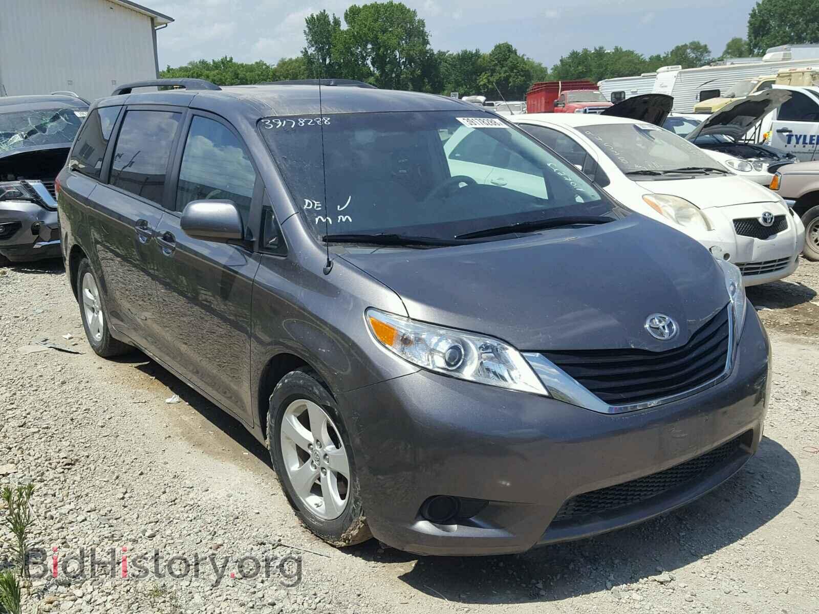 Фотография 5TDKK3DC7CS203249 - TOYOTA SIENNA LE 2012