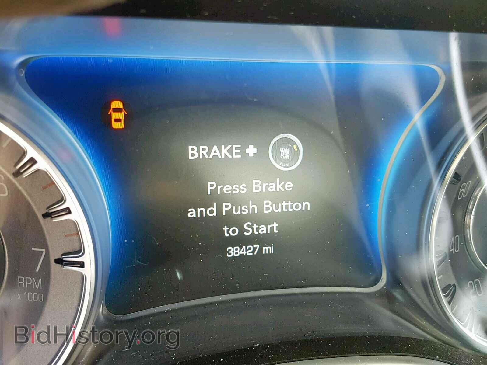 2018 CHRYSLER 300 - VIN: 2C3CCAKG7JH151701 - Фото 8
