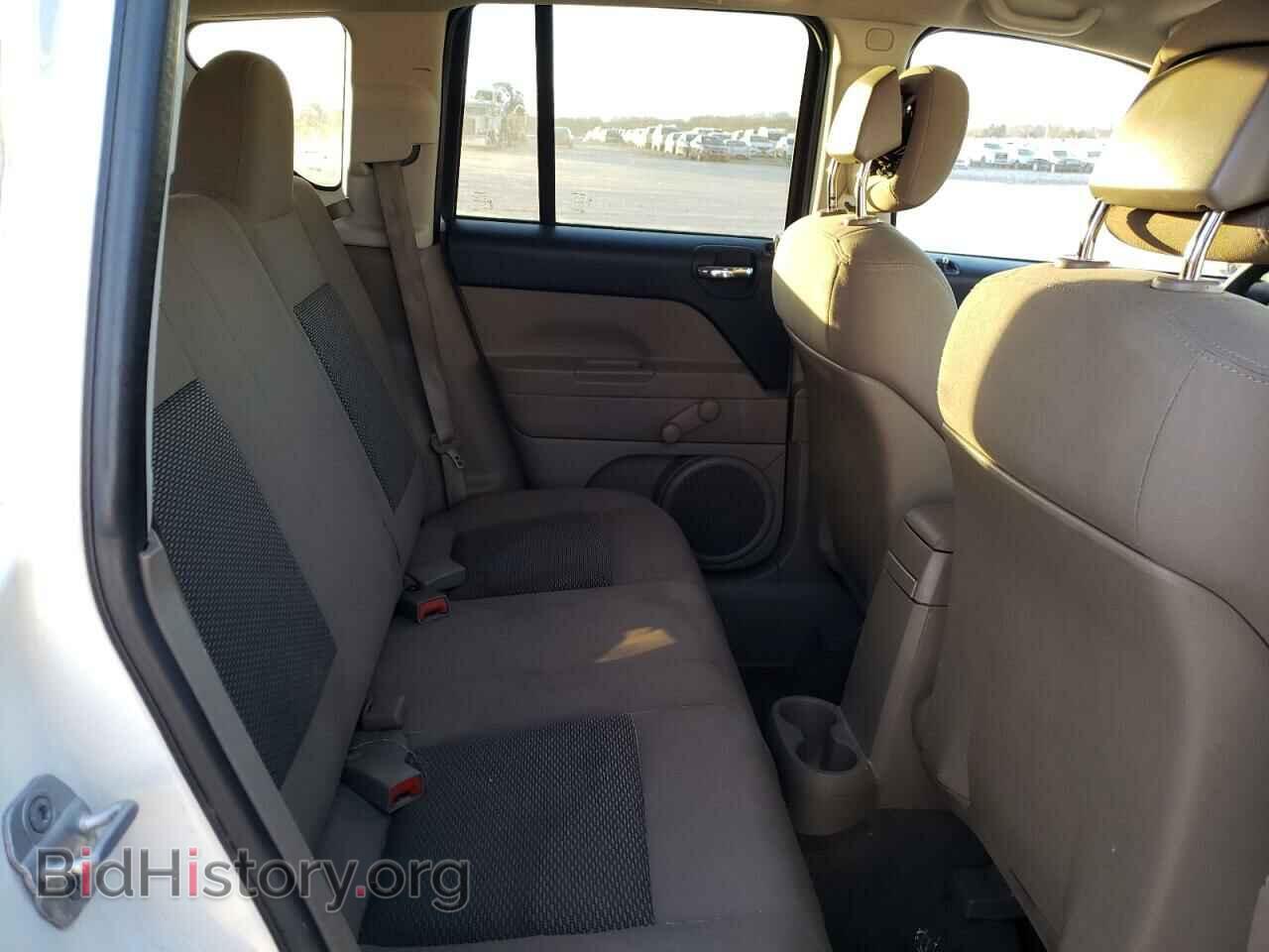 2010 JEEP COMPASS - VIN: 1J4NT1FB4AD625078 - Photo 10