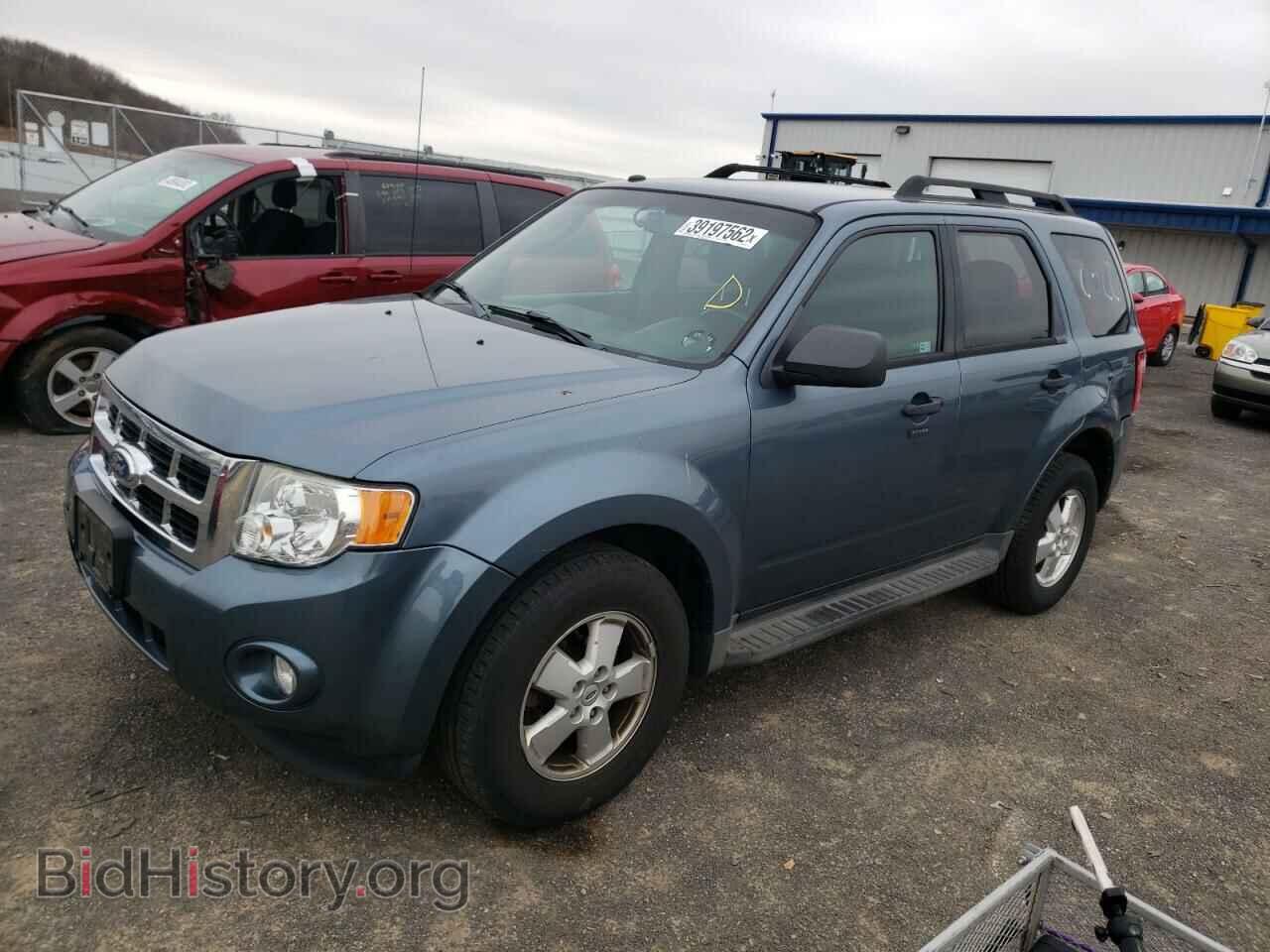 2011 FORD ESCAPE - VIN: 1FMCU0D70BKA75650 - Фото 2