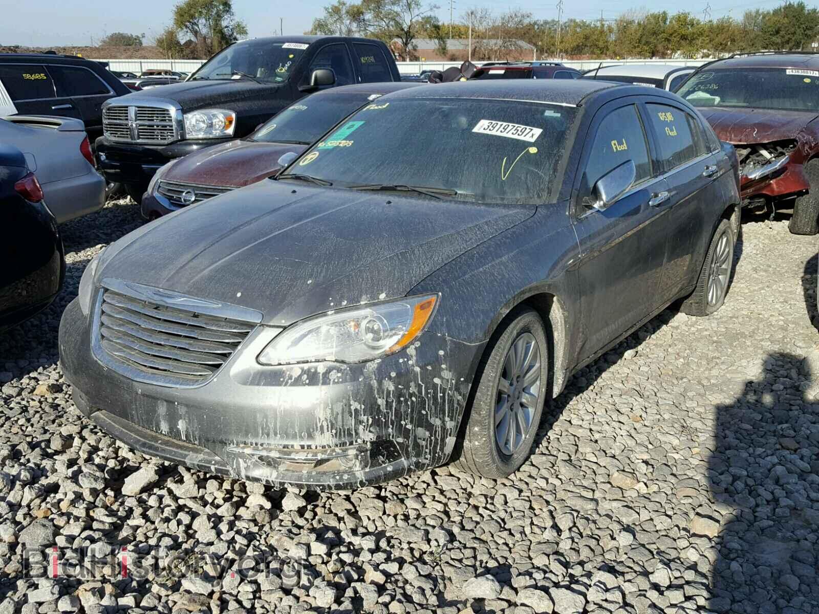2013 CHRYSLER 200 - VIN: 1C3CCBCG4DN523723 - Фото 2