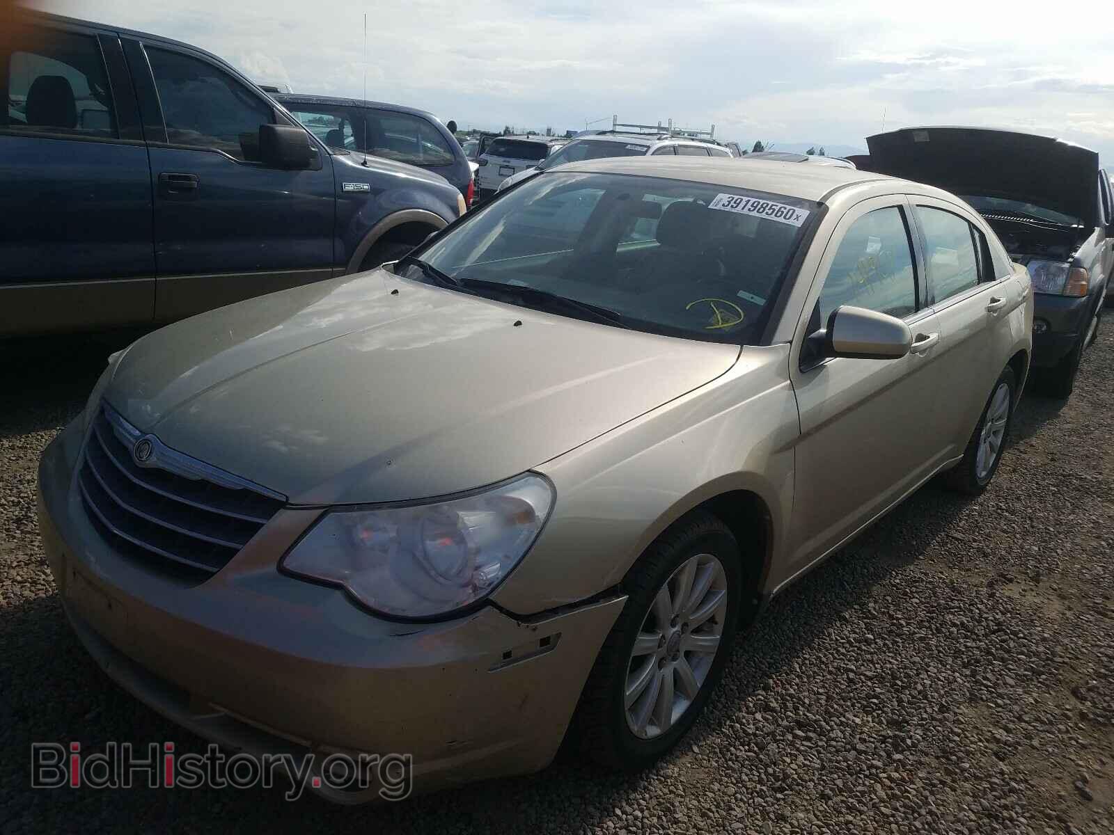 2010 CHRYSLER SEBRING - VIN: 1C3CC5FB2AN172288 - Фото 2