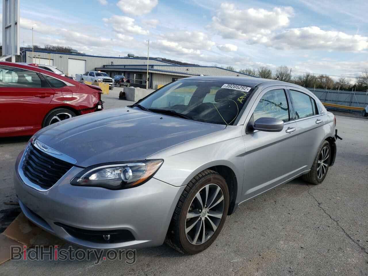 2013 CHRYSLER 200 - VIN: 1C3CCBBB7DN525388 - Фото 2