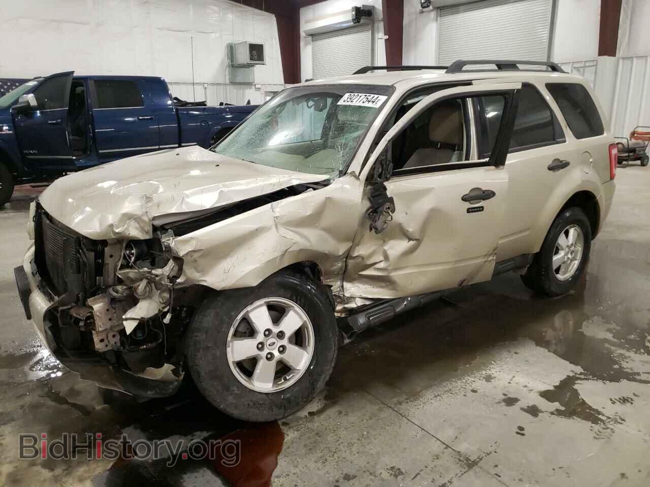 Photo 1FMCU0D77AKB41237 - FORD ESCAPE 2010