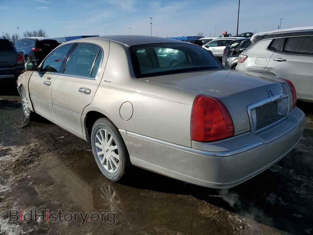 2006 LINCOLN TOWNCAR - VIN: 1LNHM81V46Y643473 - Фото 2