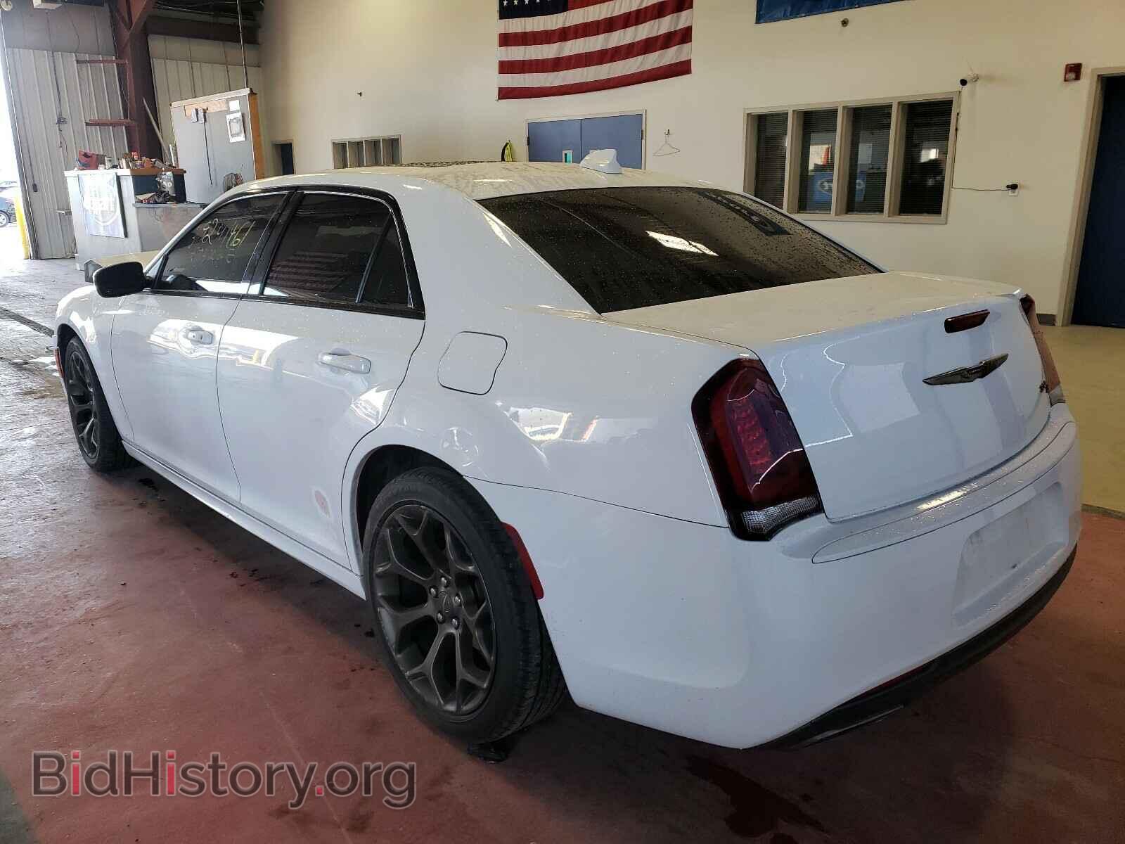 2016 CHRYSLER 300 - VIN: 2C3CCABG1GH282549 - Фото 3