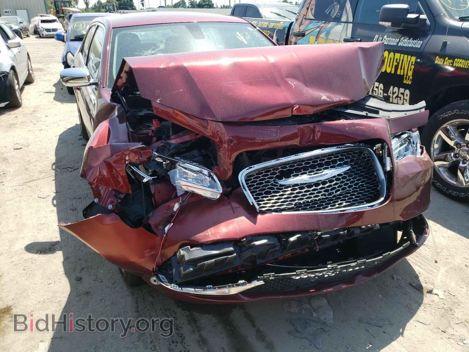 2019 CHRYSLER 300 - VIN: 2C3CCAAG1KH760902 - Фото 9