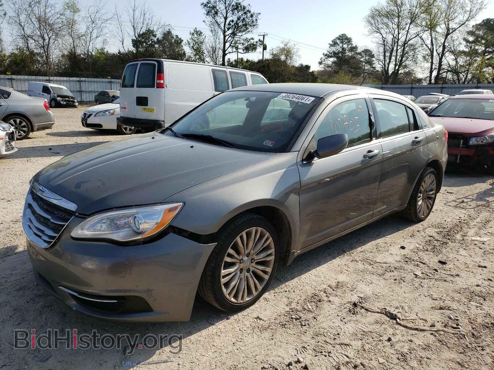 2013 CHRYSLER 200 - VIN: 1C3CCBAB3DN704531 - Photo 2