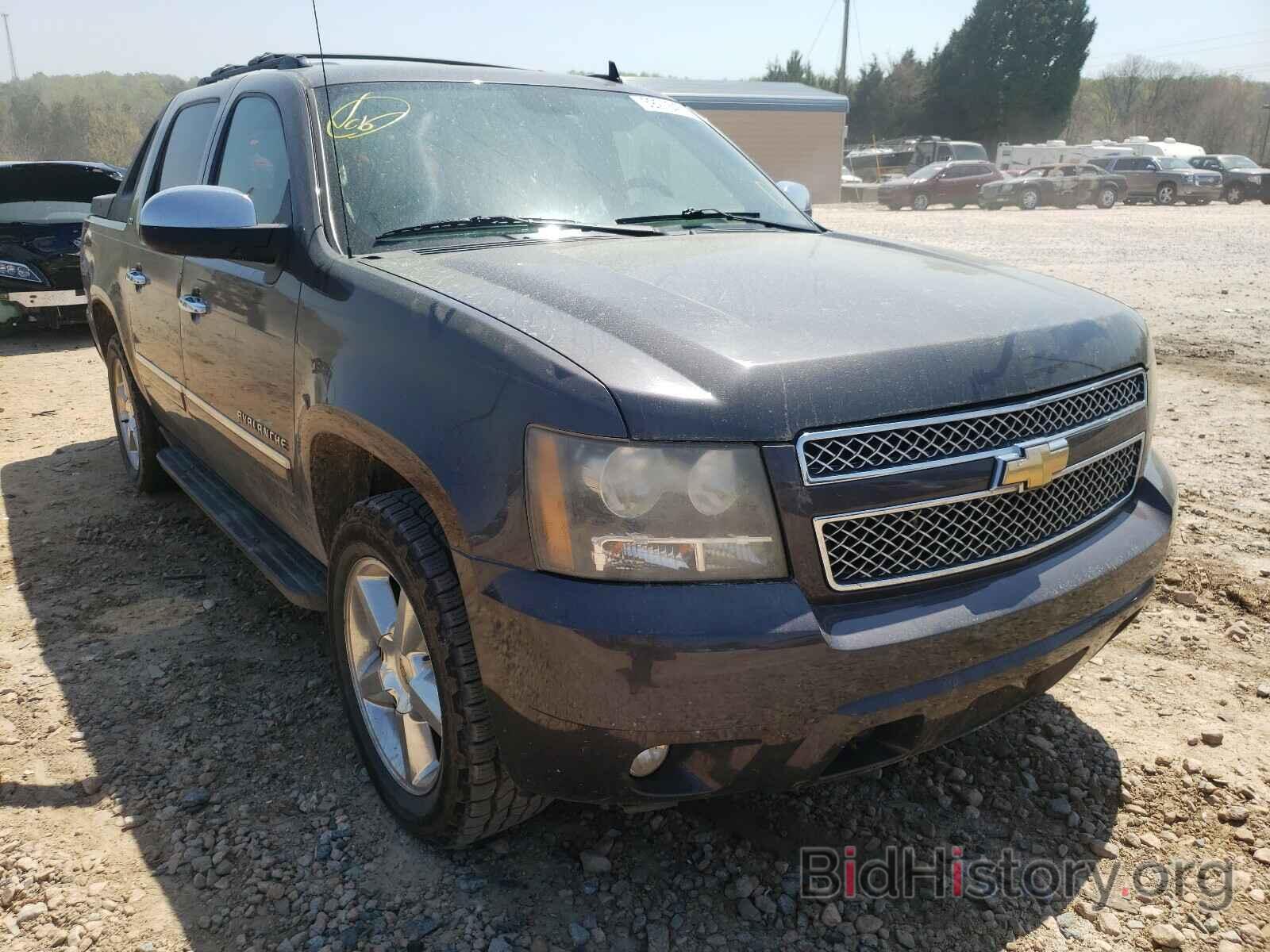 Photo 3GNVKGE09AG275971 - CHEVROLET AVALANCHE 2010