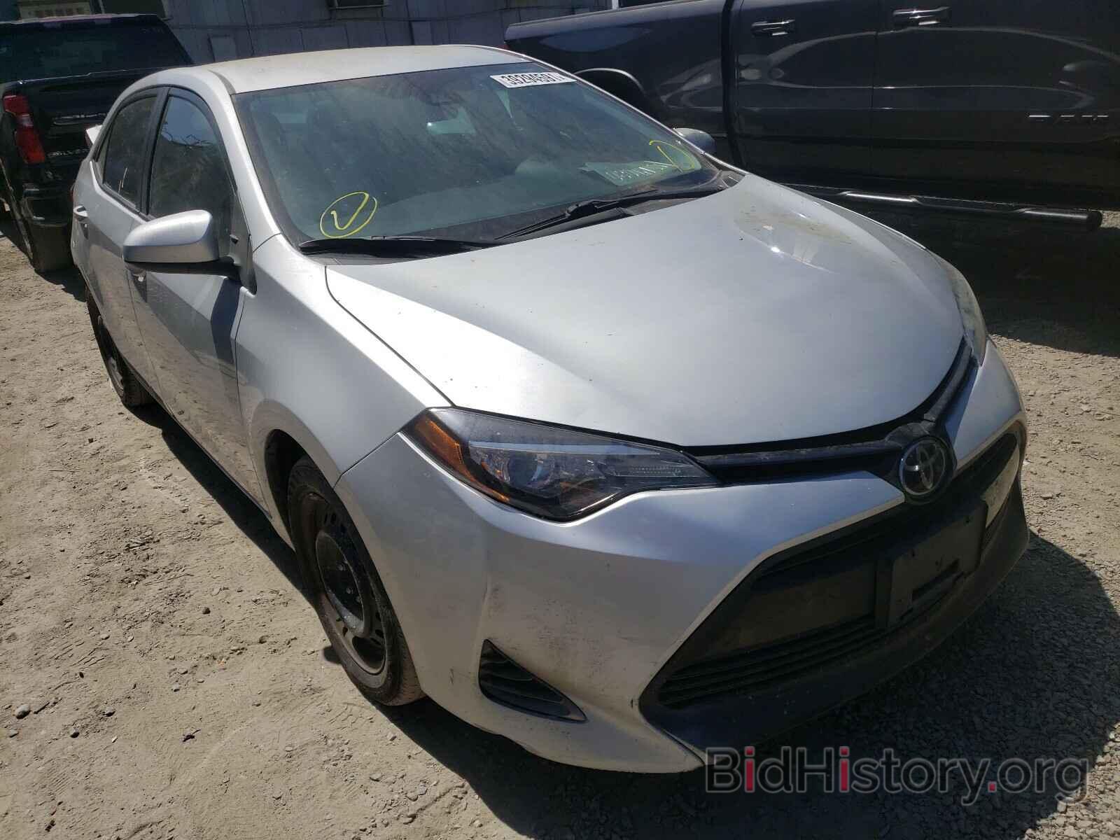 Photo 5YFBURHE1HP586985 - TOYOTA COROLLA 2017