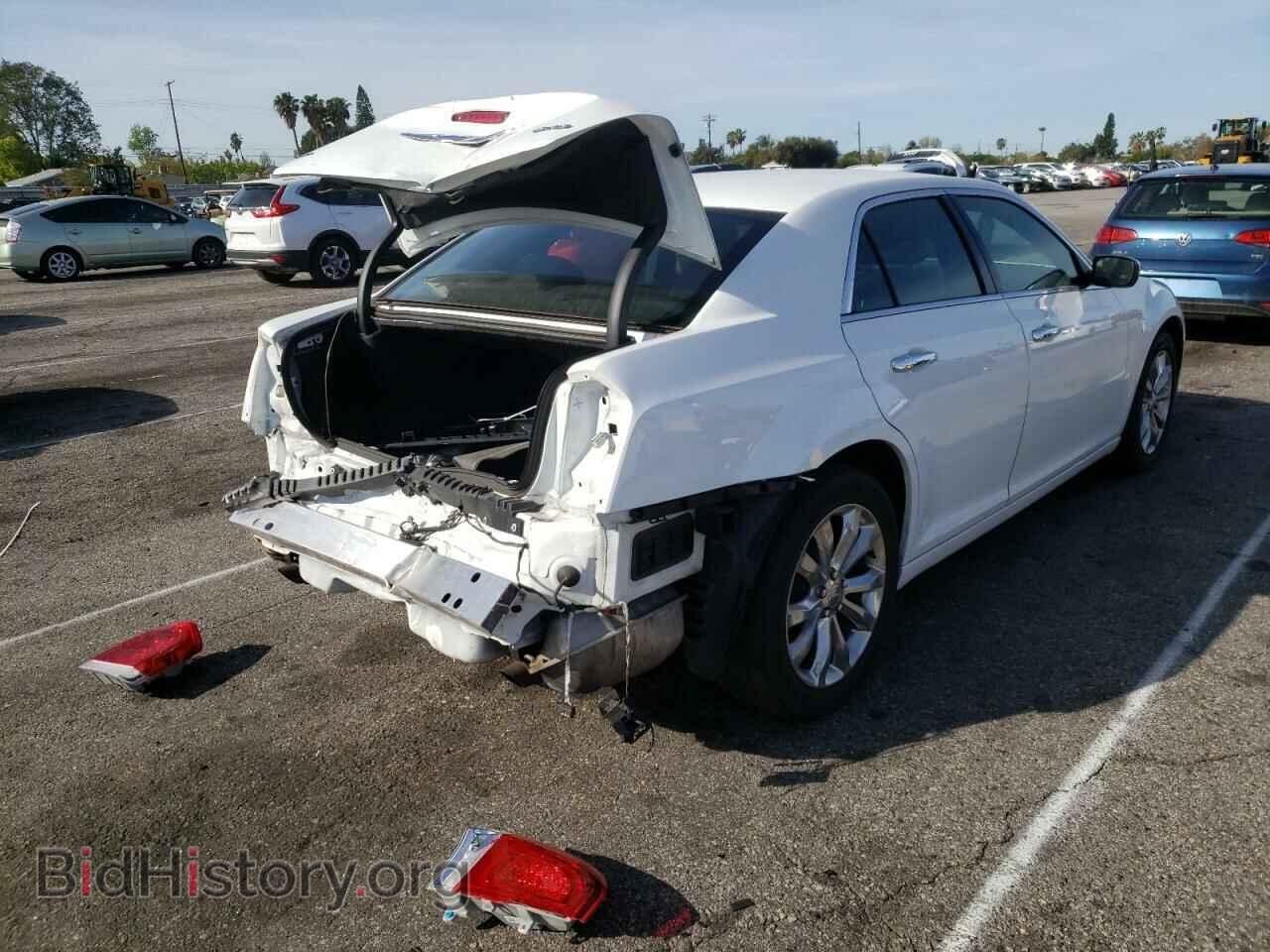 2019 CHRYSLER 300 - VIN: 2C3CCAKG4KH528759 - Фото 4