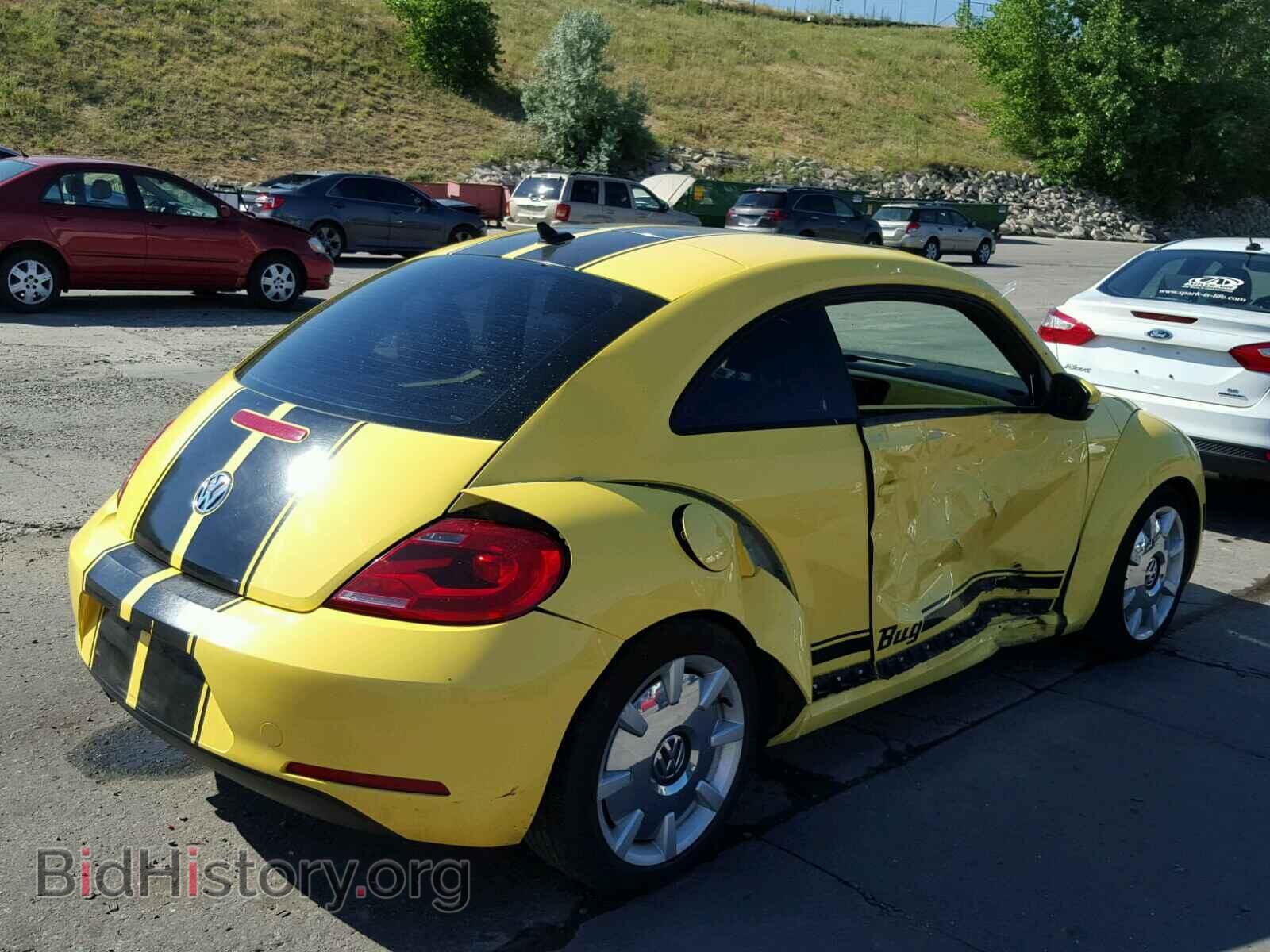 2012 VOLKSWAGEN BEETLE - VIN: 3VWJP7ATXCM604042 - Фото 4