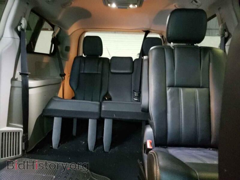 2016 Chrysler MINIVAN (VIN 2C4RC1BG8GR294133) — photo 10 of 14