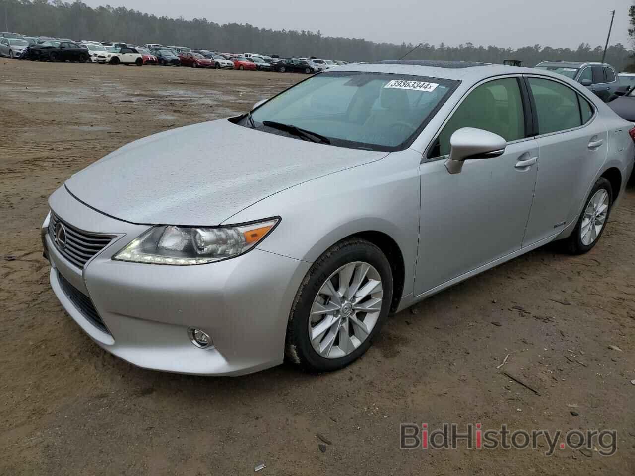 Фотография JTHBW1GG4F2076946 - LEXUS ES300 2015