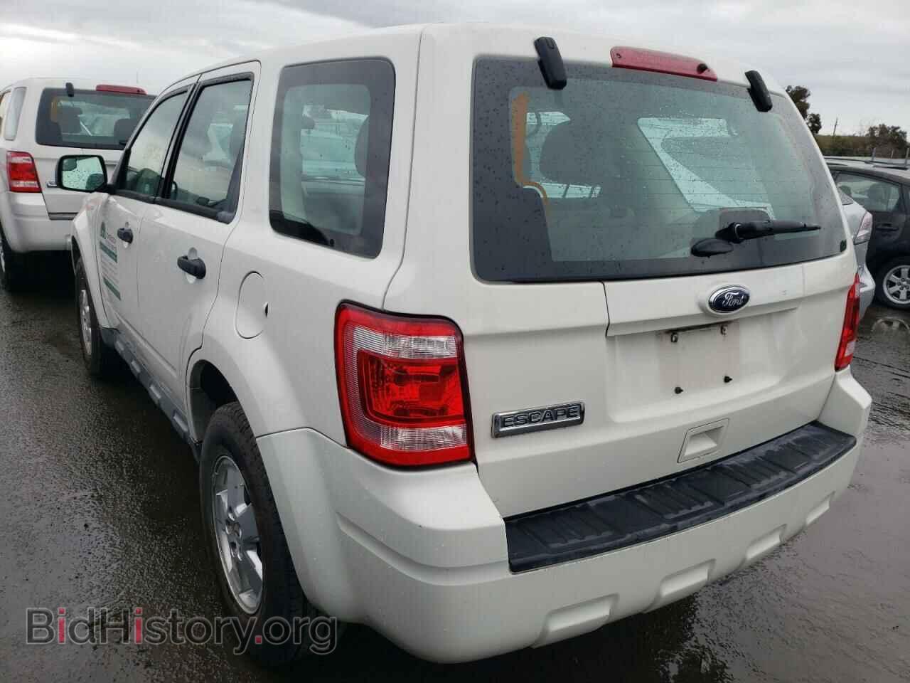 2011 FORD ESCAPE - VIN: 1FMCU0C73BKC52273 - Фото 2