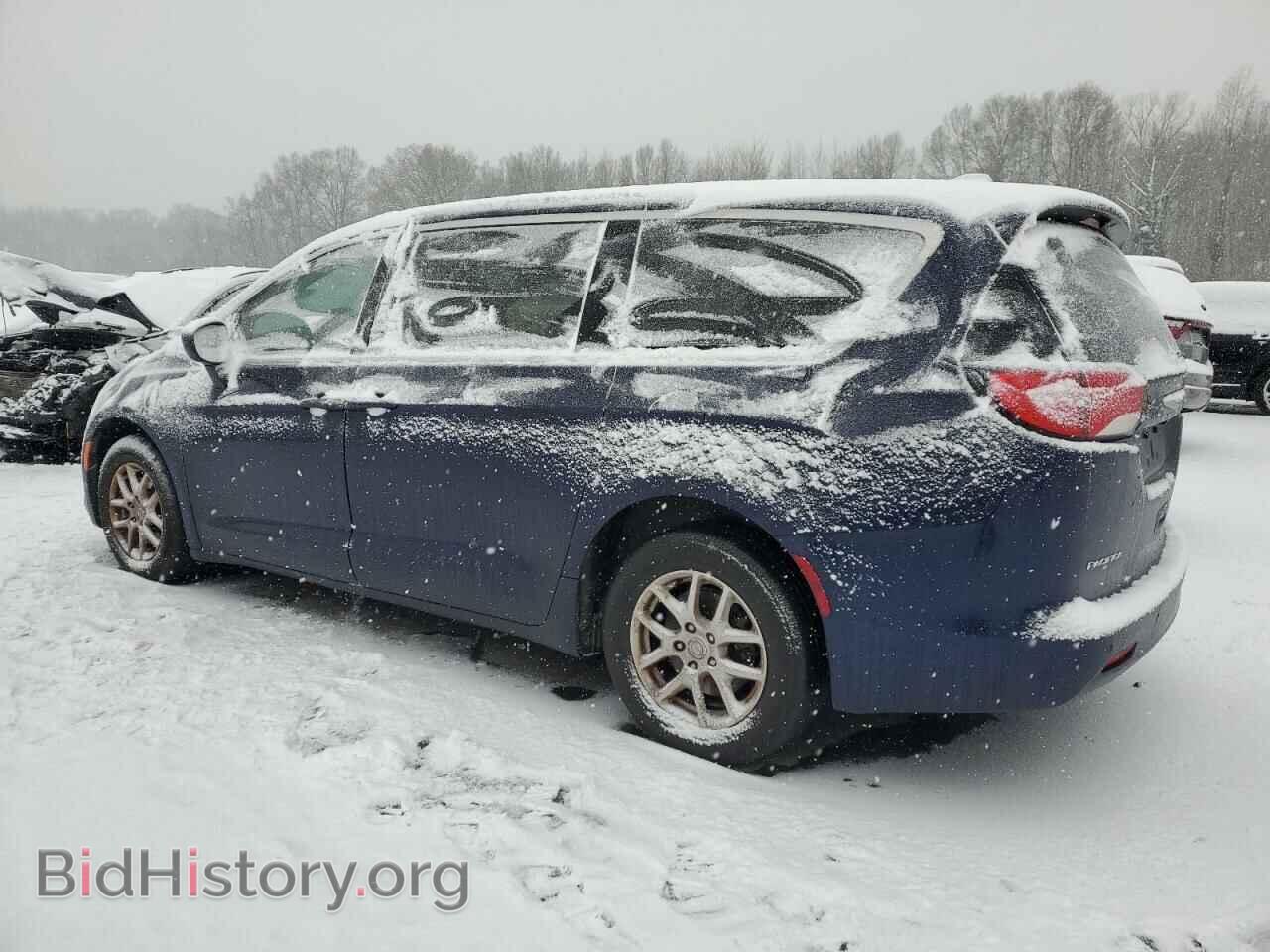 2017 CHRYSLER PACIFICA - VIN: 2C4RC1DGXHR741303 - Photo 2