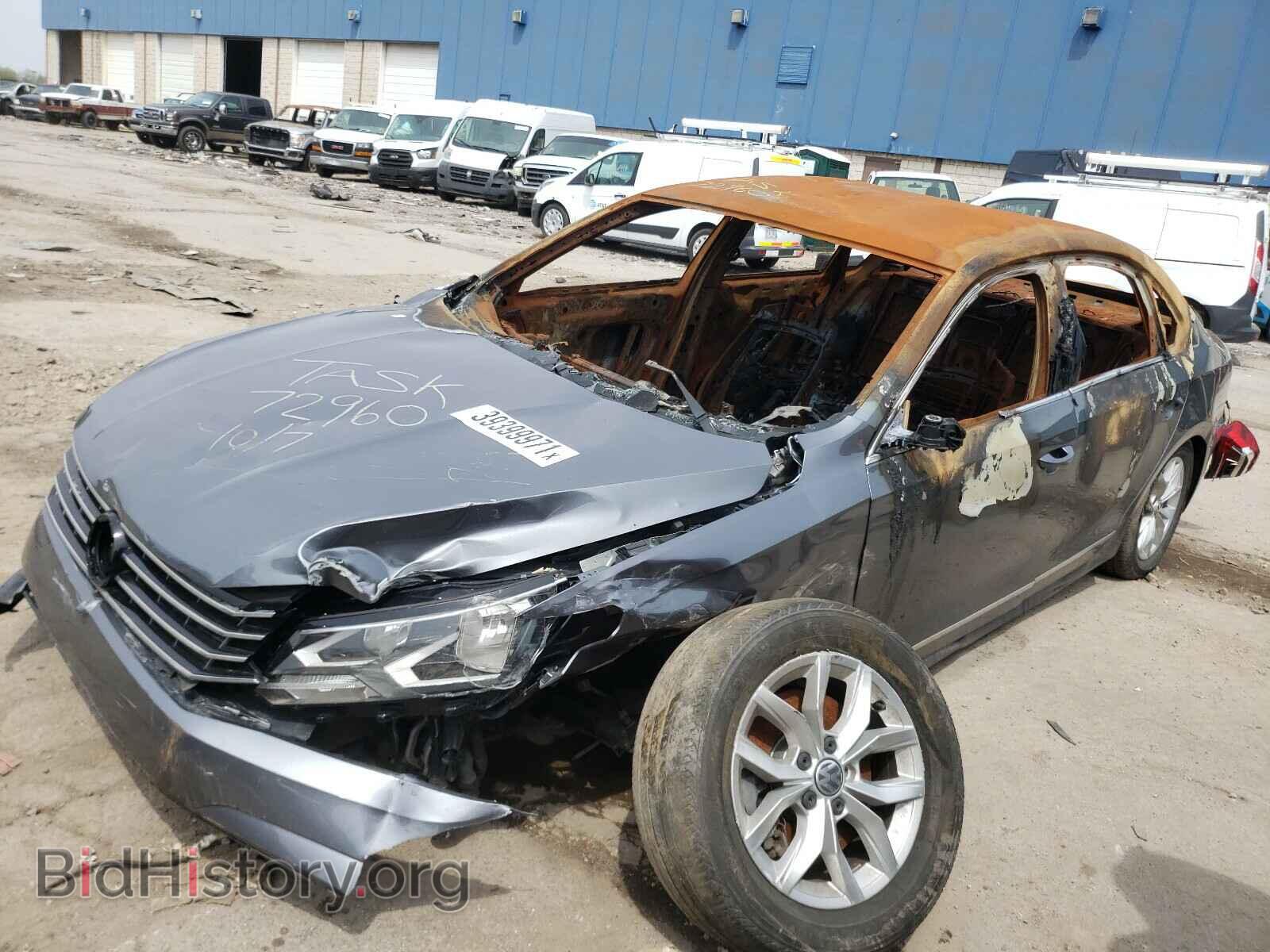 2017 VOLKSWAGEN PASSAT - VIN: 1VWAT7A32HC077926 - Фото 2