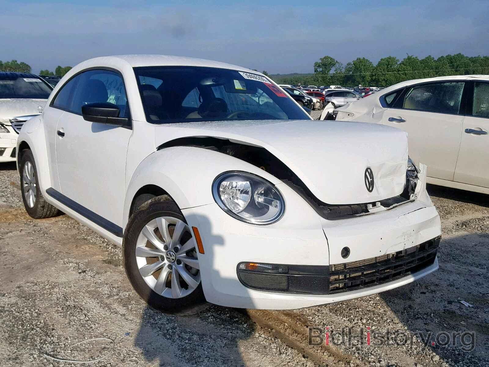 Photo 3VWF17ATXFM642494 - VOLKSWAGEN BEETLE 2015