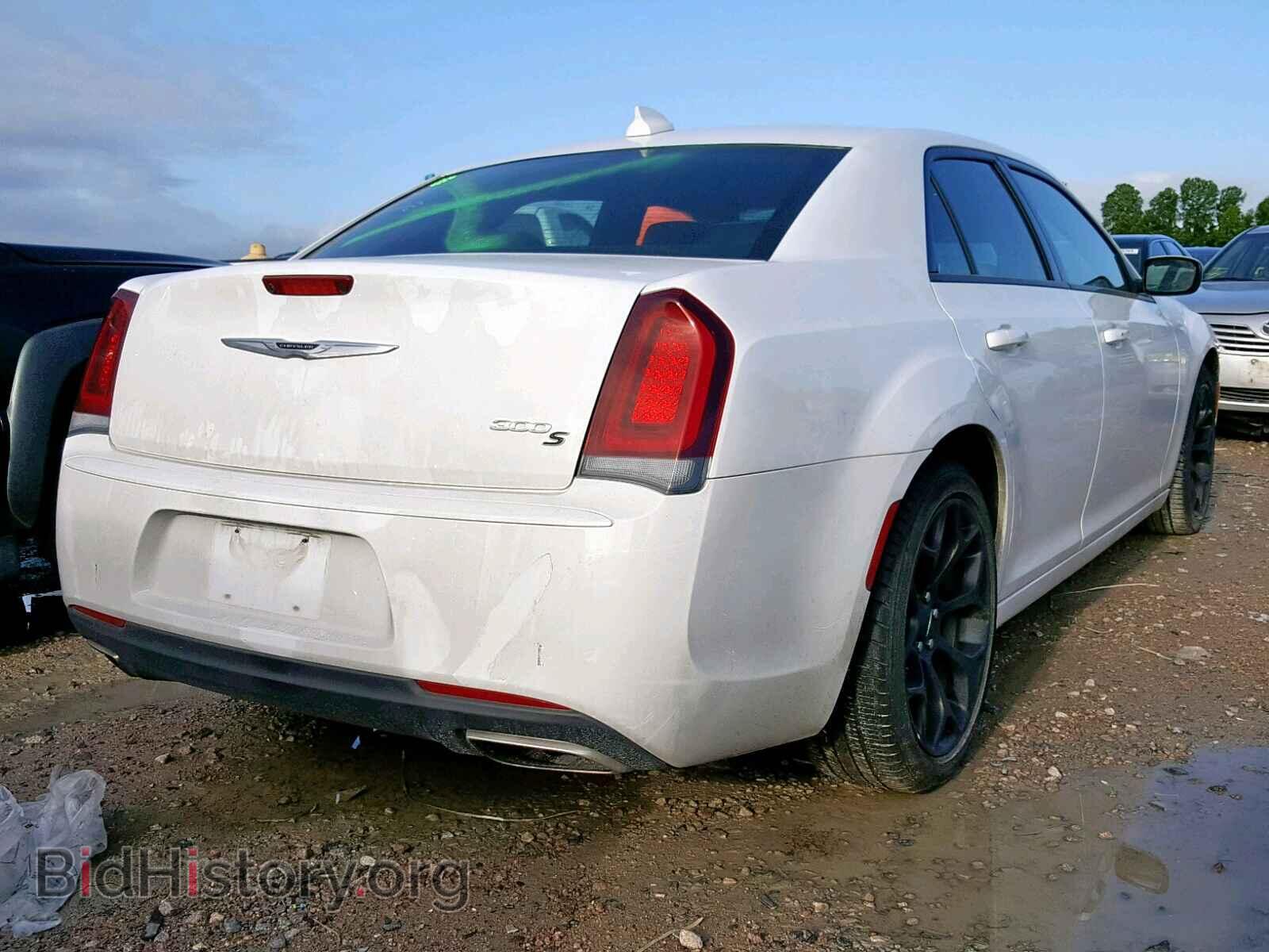 2019 CHRYSLER 300 - VIN: 2C3CCABG2KH535984 - Фото 4