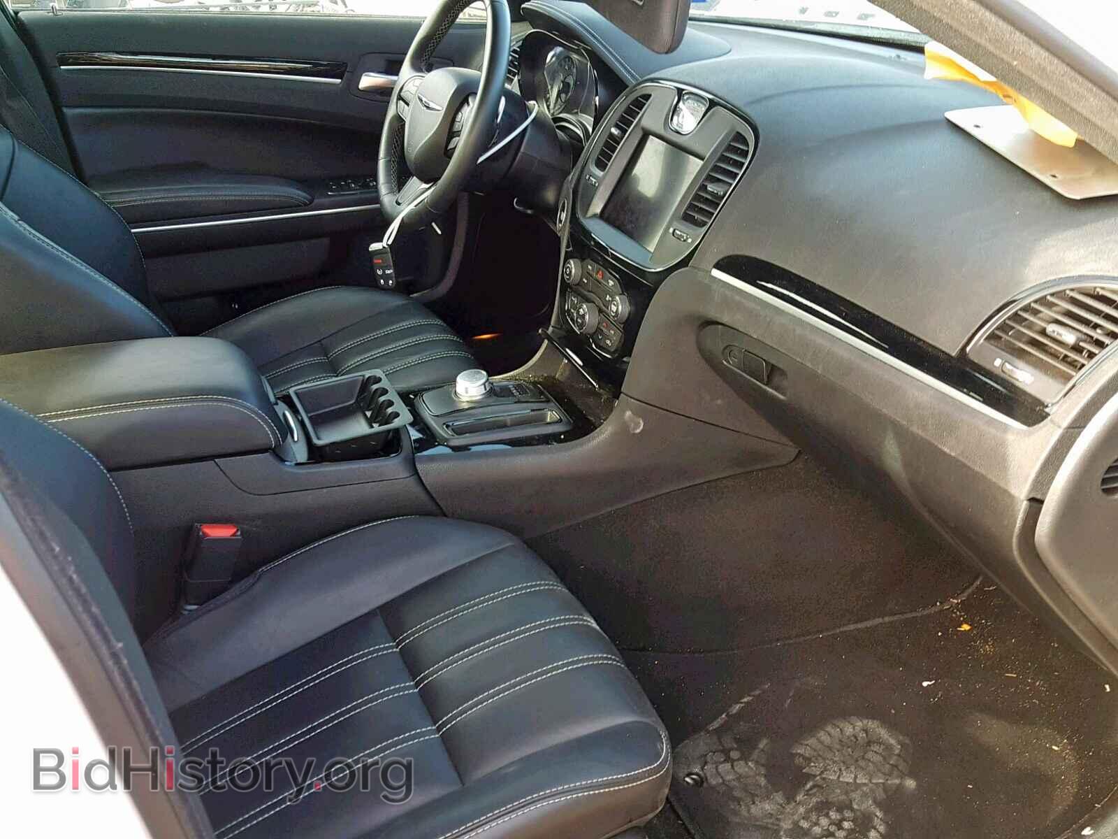 2019 CHRYSLER 300 - VIN: 2C3CCABG2KH535984 - Фото 5