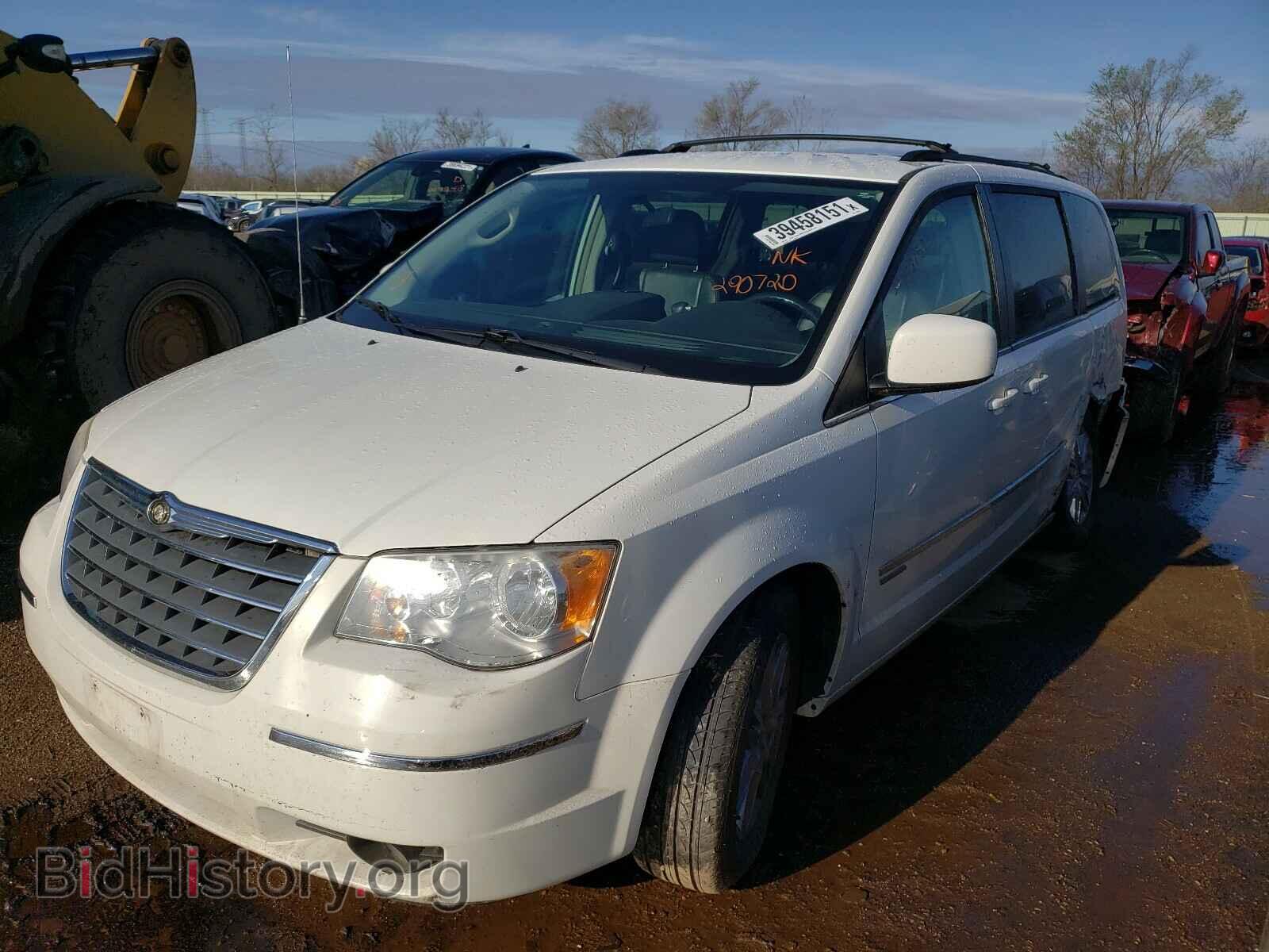 2010 CHRYSLER MINIVAN - VIN: 2A4RR5DX8AR290720 - Photo 2