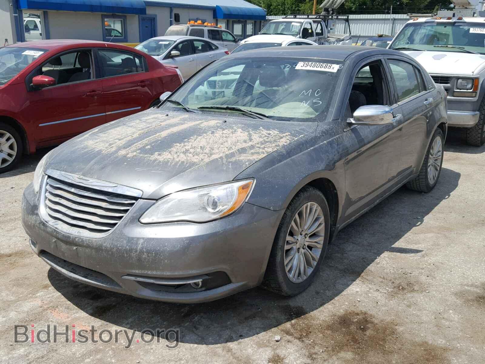 2013 CHRYSLER 200 - VIN: 1C3CCBCG5DN595238 - Фото 2