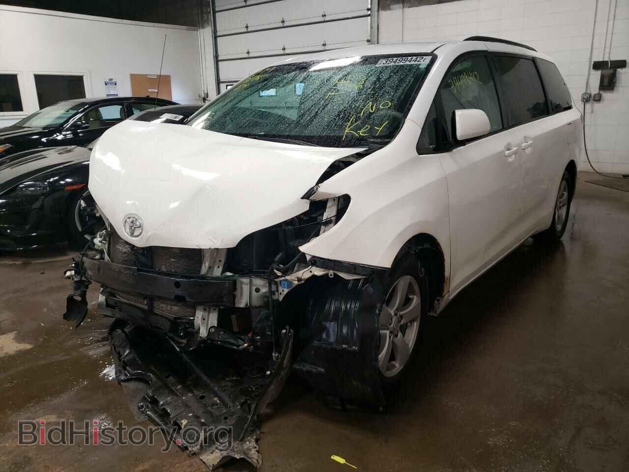 2013 TOYOTA SIENNA - VIN: 5TDKK3DC8DS294971 - Фото 2