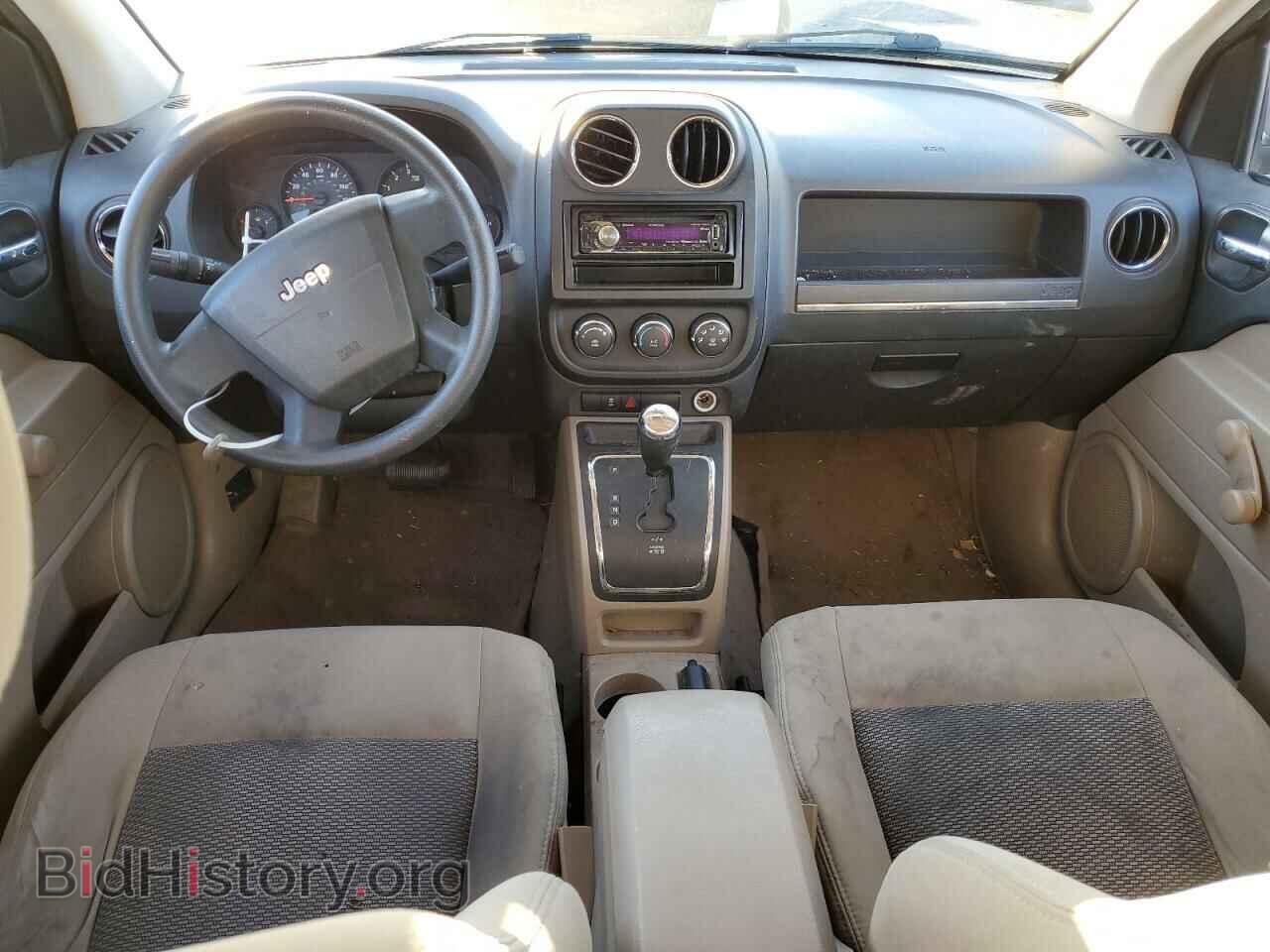 2010 JEEP COMPASS - VIN: 1J4NT4FB1AD516174 - Photo 8