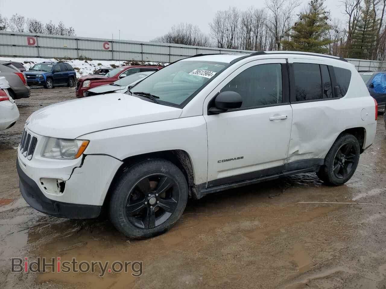 Photo 1J4NF1FBXBD244859 - JEEP COMPASS 2011