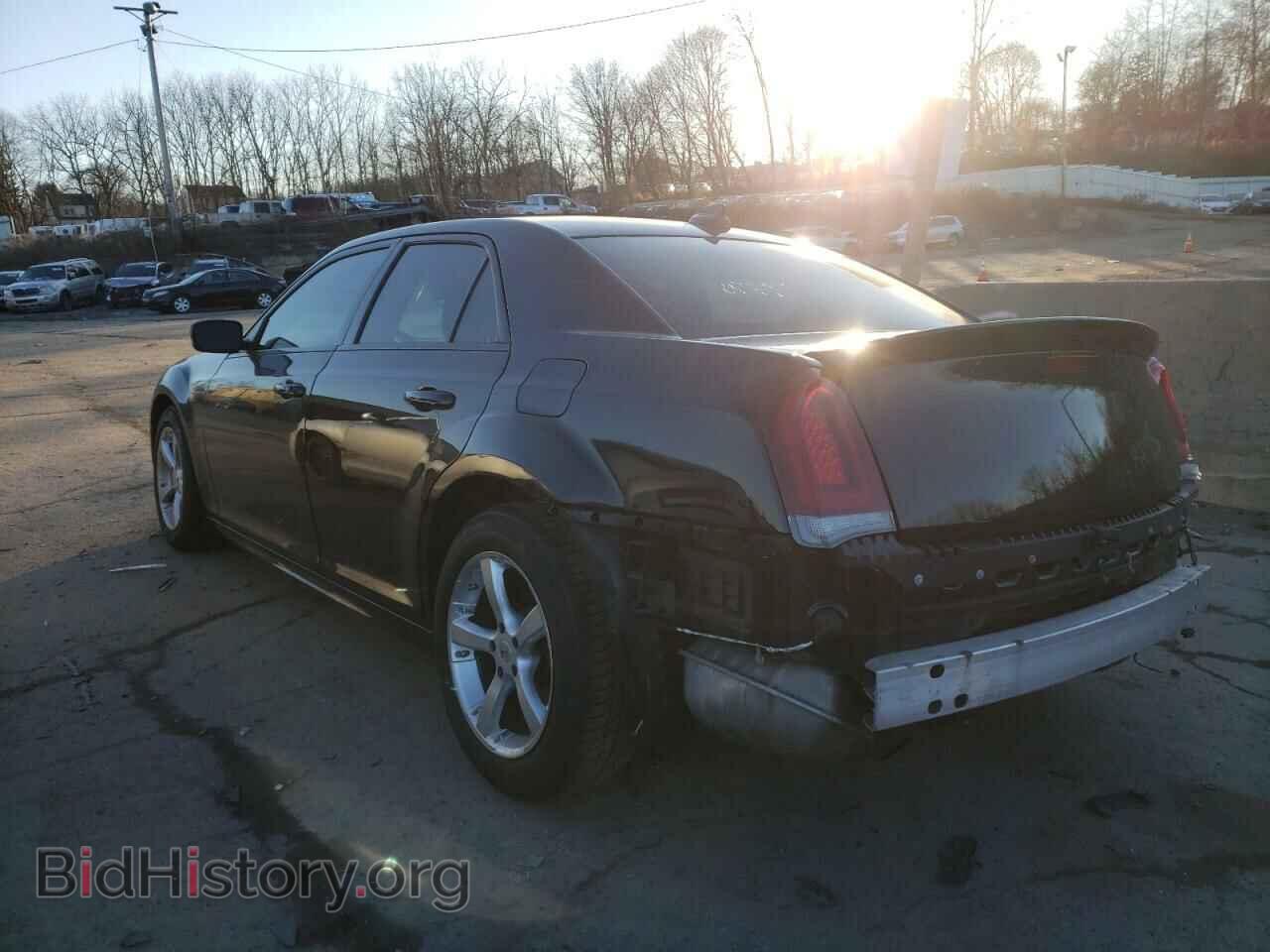 2019 CHRYSLER 300 - VIN: 2C3CCABG4KH517339 - Фото 2