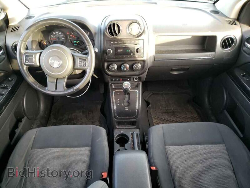 2011 Jeep COMPASS (VIN 1J4NF1FB1BD183160) — photo 8 of 13