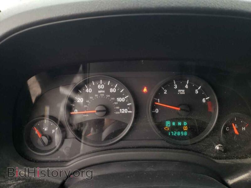 2011 Jeep COMPASS (VIN 1J4NF1FB8BD135803) — фото 9 из 13