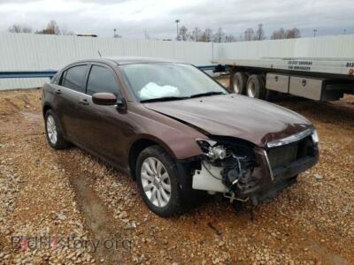 2013 Chrysler 200 200 Tourin, коричневый — VIN 1C3CCBBB9DN575225, Copart