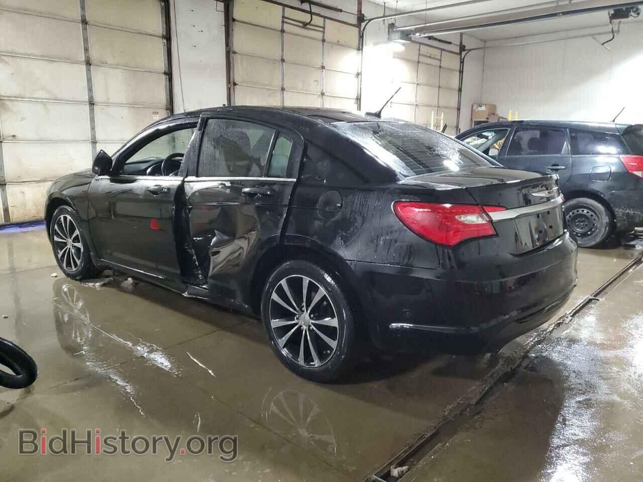 2011 CHRYSLER 200 - VIN: 1C3BC8FG2BN597312 - Фото 2