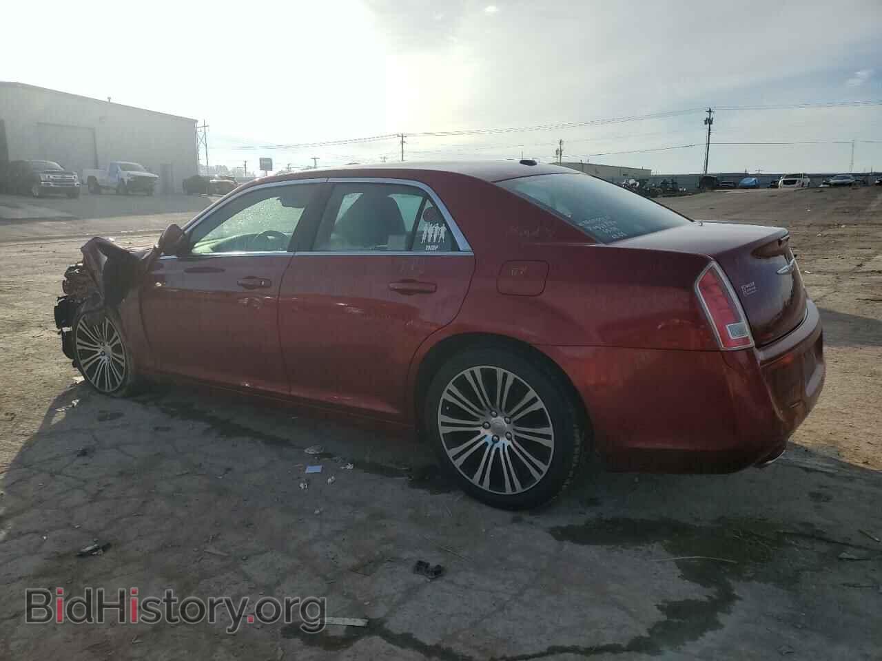 2013 CHRYSLER 300 - VIN: 2C3CCABG8DH738932 - Фото 2