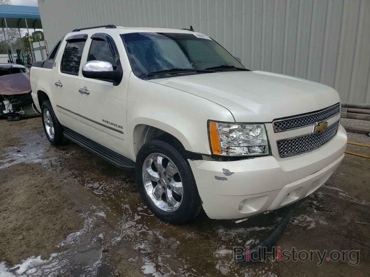 Photo 3GNVKGE0XAG240209 - CHEVROLET AVALANCHE 2010