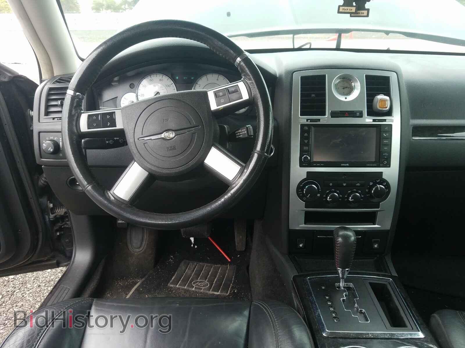 2010 CHRYSLER 300 - VIN: 2C3CA2CVXAH329982 - Фото 9