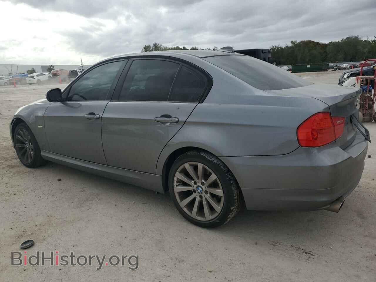 2011 BMW 3 SERIES - VIN: WBAPH7C59BA802483 - Photo 2