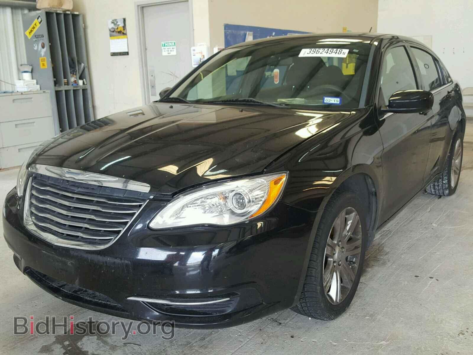 2013 CHRYSLER 200 - VIN: 1C3CCBABXDN698498 - Фото 2