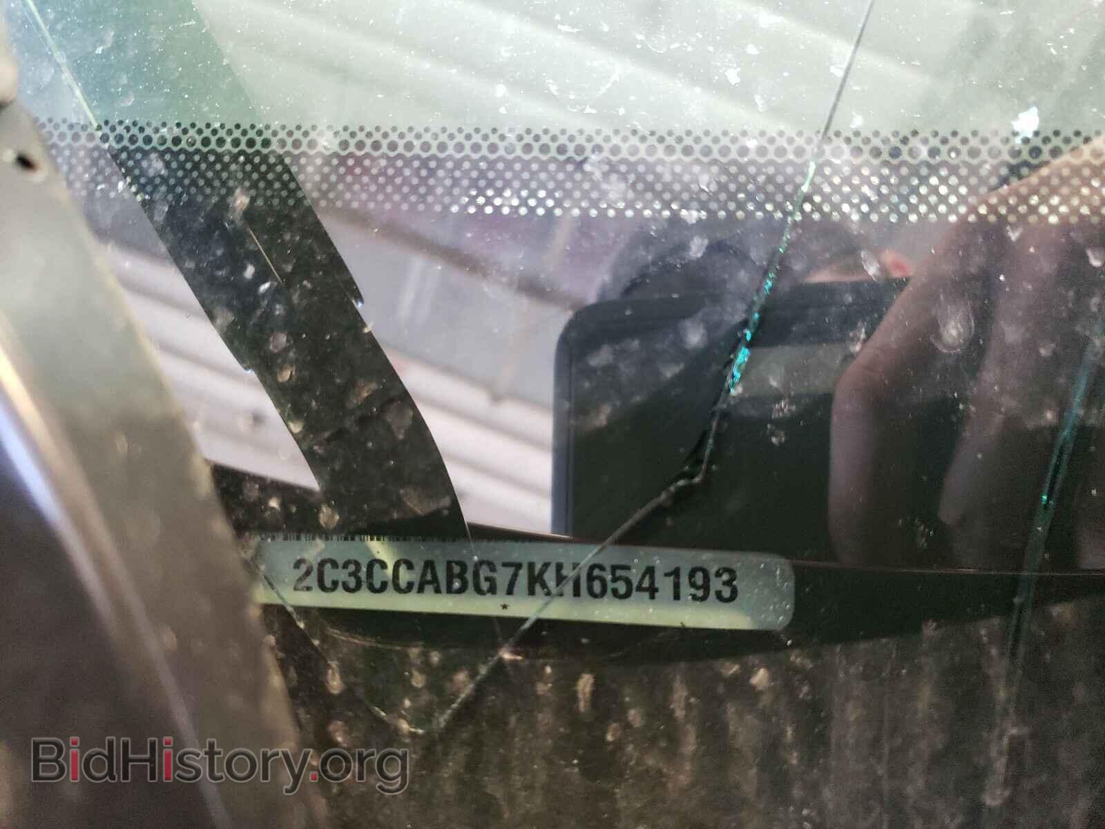 2019 CHRYSLER 300 - VIN: 2C3CCABG7KH654193 - Фото 10