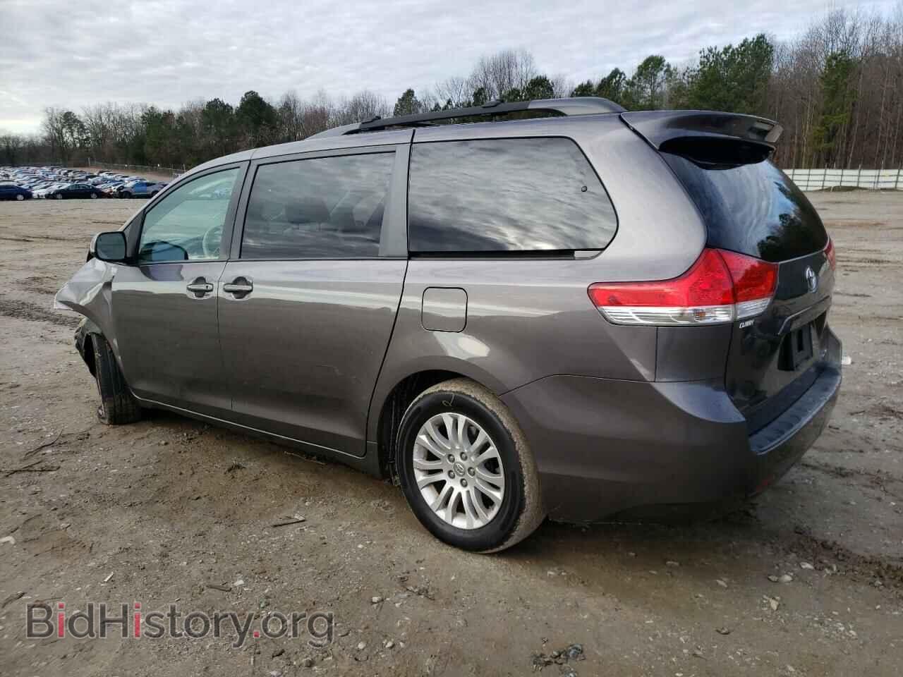 2013 TOYOTA SIENNA - VIN: 5TDYK3DC8DS307843 - Фото 2