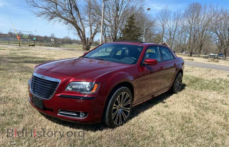 2014 Chrysler 300 (VIN 2C3CCAGG2EH365851) — photo 2 of 10