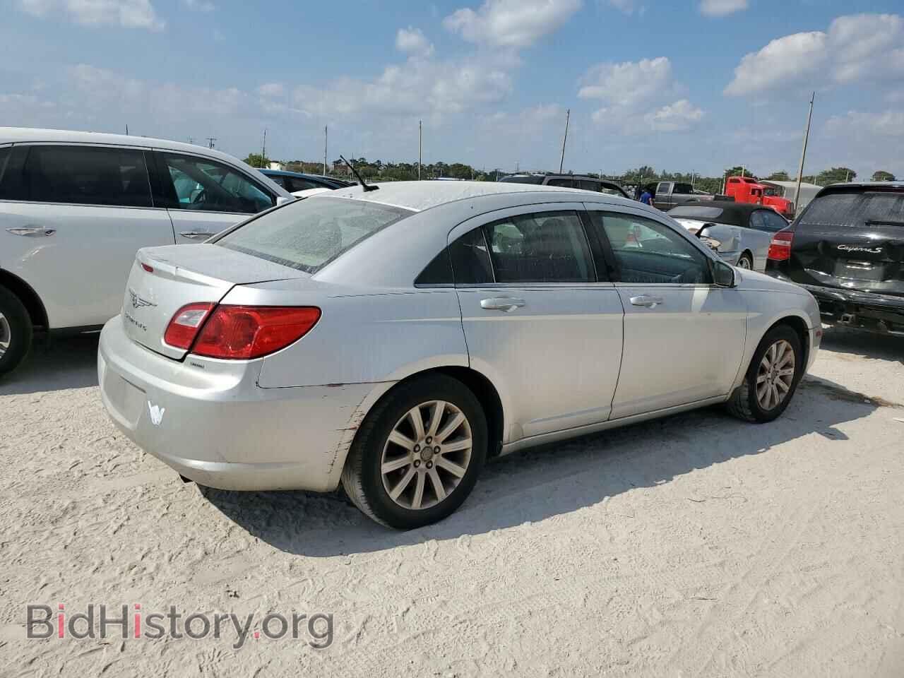 2010 CHRYSLER SEBRING - VIN: 1C3CC5FB3AN229470 - Фото 3