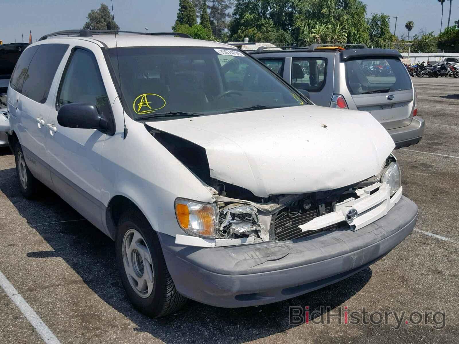 Photo 4T3ZF13CXWU072975 - TOYOTA SIENNA LE 1998